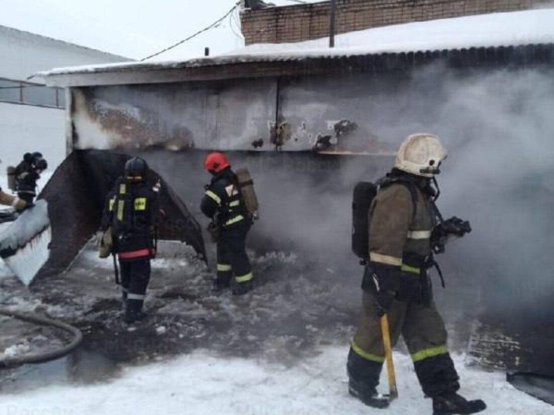 В Котласе неправильная печка стала причиной большого пожара в административном здании